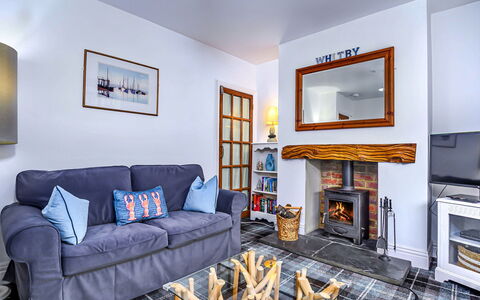 Tenby Cottage: Møbel, Træ, Hjem, Couch, Indretning, Stue, Lejlighed, Værelse