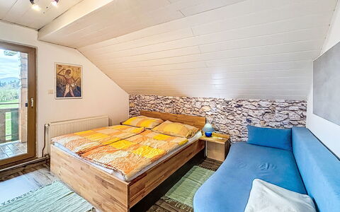 Appartement Juritsch: Træ, Hjem, Værelse, Sommerhus, Hårdttræ, Soveværelse, Bejdse, Bjælkehytte, Seng, Sengetøj