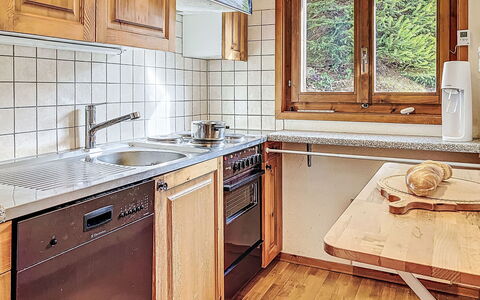 Chalet Chemin du Four: Køkken, Træ, Countertop, Køkken Apparat, Større Bandage, Gulvbelægning, Indretning, Køkkenvask, Cabinetry, Håndvask