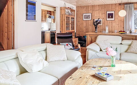 Chalet Chemin du Four: Møbel, Indretning, Træ, Loft, Couch, Værelse, Stue, Belysning, Hjem, Etage