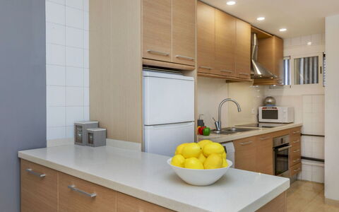 Gudrum: Countertop, Køkken, Cabinetry, Møbel, Køkken Apparat, Indretning, Gulvbelægning, Større Bandage, Træ, Håndvask