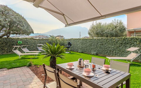 Riva del Garda 500: Møbel, Skygge, Have, Udendørs Møbler, Stol, Eco Hotel, Landscaping, Gård, Gårdhave, Markise