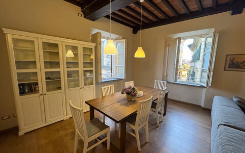 Casa Anna 13: Møbel, Indretning, Gulvbelægning, Etage, Stol, Træ, Bord, Loft, Køkken & Spisebord, Spisestue
