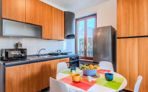 Casa Luvit: Hjem, Dør, Sommerhus, Gård, Stol, Udendørs Møbler, Backyard, Udendørs Bord, Stueplante, Markise