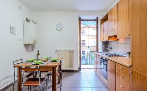 Cozy Holiday Home: Hjem, Dør, Sommerhus, Gård, Stol, Udendørs Møbler, Backyard, Udendørs Bord, Stueplante, Markise