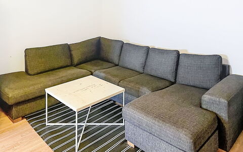 Stadsro: Hjem, Dør, Sommerhus, Gård, Stol, Udendørs Møbler, Backyard, Udendørs Bord, Stueplante, Markise