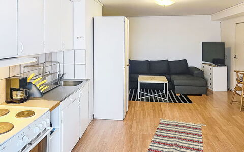 Stadsro: Hjem, Dør, Sommerhus, Gård, Stol, Udendørs Møbler, Backyard, Udendørs Bord, Stueplante, Markise