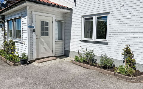 Stadsro: Hus, Hjem, Boligområde, Sidespor, Dør, Skydevindue, Gård, Mursten, Indkørsel