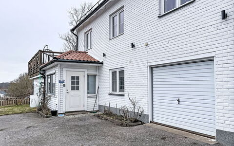 Stadsro: Hjem, Dør, Sommerhus, Gård, Stol, Udendørs Møbler, Backyard, Udendørs Bord, Stueplante, Markise