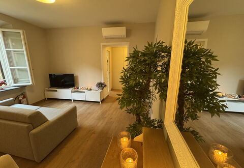 Casa Elena 13: Møbel, Indretning, Gulvbelægning, Væg, Etage, Træ, Værelse, Loft, Belysning, Stue