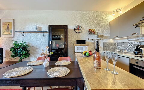 Les Dunes: Møbel, Indretning, Køkken, Countertop, Væg, Lysarmatur, Køkken Apparat, Gulvbelægning, Træ, Loft