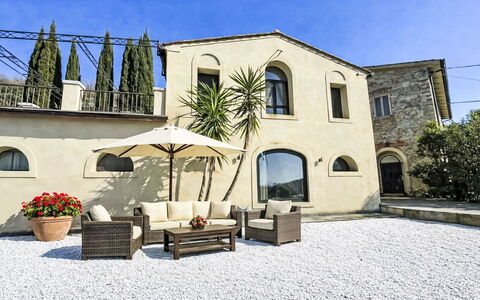 Villa Casale Belvedere: Lejlighed, Udvej, Altan, Hotel, Svømmepøl, Ferieby, Strand