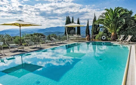 Villa Casale Belvedere: Lejlighed, Udvej, Altan, Hotel, Svømmepøl, Ferieby, Strand