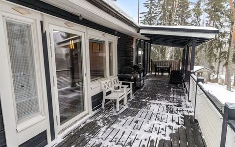 Villa Kökköharju: Træ, Vinter, Dæk, Fryser, Hårdttræ, Sne, Planke, Tømmer, Dagslys, Sidespor
