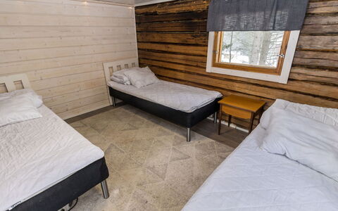 Villa Kökköharju: Træ, Etage, Gulvbelægning, Seng, Soveværelse, Hårdttræ, Bed Frame, Planke, Trægulve, Bejdse