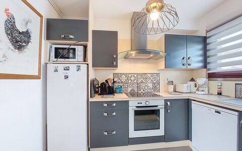 Juliette: Køkken Apparat, Køkken, Countertop, Møbel, Cabinetry, Større Bandage, Indretning, Husholdningsapparat, Træ, Lysarmatur