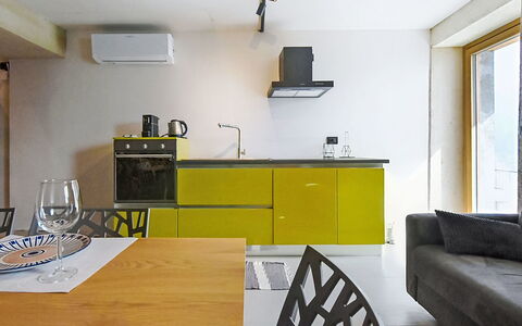 Valtellina 645: Indretning, Køkken, Gulvbelægning, Gul, Møbel, Countertop, Belysning, Etage, Cabinetry, Hjem
