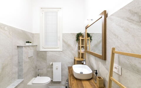 Amp Vatican Home: Gulvbelægning, Væg, Sanitærarmatur, Etage, Indretning, Badeværelse, Tap, Belysning, Håndvask, Hjem
