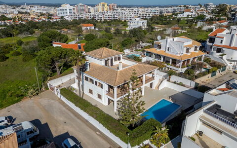 Ninho Do Mocho: Bygning, Boligområde, Hjem, Hus, Arkitektur, Facade, Kvarter, Stad, Estate, Tag
