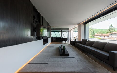 Villa Bilor Luxe: Gulvbelægning, Indretning, Træ, Etage, Loft, Arkitektur, Møbel, Belysning, Stue, Trægulve