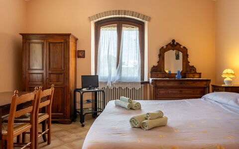 Il Giuncheto, Pool, Amazing View, Umbrian Countrys: Væg, Møbel, Indretning, Værelse, Gulvbelægning, Belysning, Etage, Loft, Soveværelse, Dør