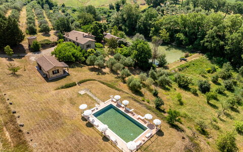 Il Giuncheto Apartments, Pool, Umbrian Countryside: Landskab, Estate, Land Lot, Svømmepøl, Landdistrikt, Almindeligt, Sommerhus, Plantation, Fugleperspektiv, Stuehus