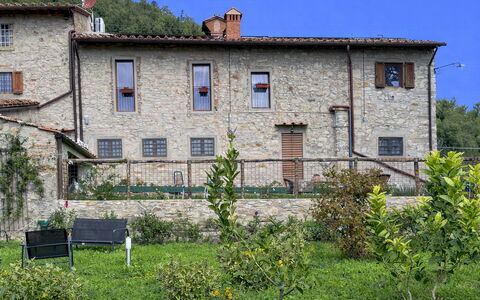 Borgo Antico, Pool, Barberino del Mugello: Land Lot, Landdistrikt, Estate, Sommerhus, Landsby, Have, Stuehus, Backyard, Lawn, Landscaping