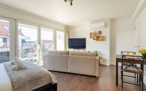 Studio 4.3 with Balcony & Airco: Bakke, Hjem, Bjergkæde, Hill Station, Hældning, Altan, Sommerhus, Alps, Dal, Kam