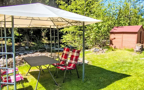 U Potůčku: Baldakin, Have, Møbel, Gazebo, Plantesamfund, Udendørs Møbler, Skygge, Bunddække, Lawn, Udendørs Bord
