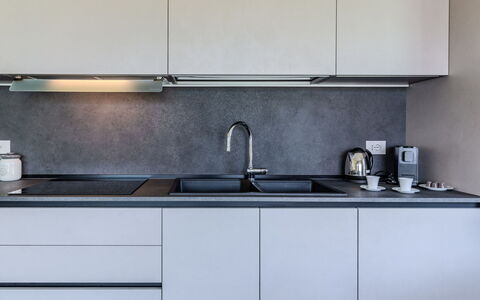 La Serena: Køkken, Køkken Apparat, Countertop, Større Bandage, Cabinetry, Køkkenvask, Husholdningsapparat, Håndvask, Sanitærarmatur, Komfur