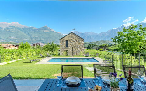 La Serena: Hjem, Sommerhus, Bjergkæde, Stuehus, Estate, Have, Alps, Dal, Kam, Landscaping
