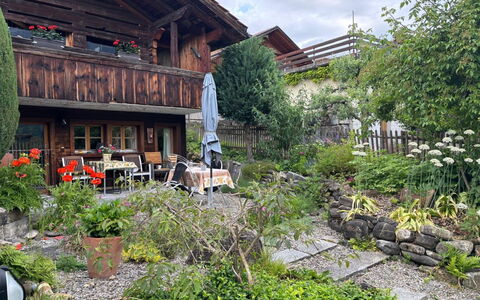 Gartenstudio Belle Vue: Busk, Hus, Have, Sommerhus, Bunddække, Blomsterkrukke, Forår, Backyard, Gård