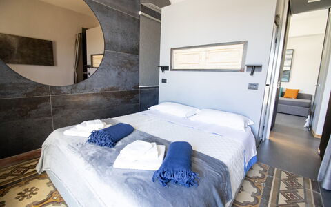 C-Home Historic House: Møbel, Indretning, Etage, Soveværelse, Seng, Gulvbelægning, Sengetøj, Sengetøj, Bed Frame, Lejlighed
