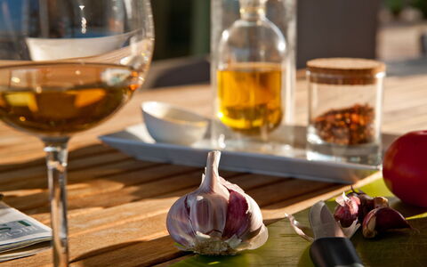 Villa Carovi: Bordservice, Mad, Ingrediens, Barware, Vinglas, Drinkware, Glasservice