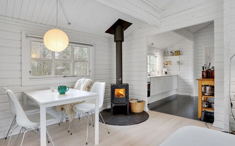 Iulger - 30Km from the Sea: Gulvbelægning, Etage, Loft, Indretning, Countertop, Køkken, Cabinetry, Værelse, Større Bandage, Lysarmatur