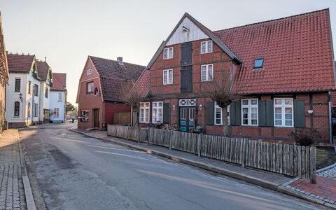 Wischhafen 648: Væg, Vindue, Bygning, Vejbelægning, Hus, Boligområde, Stad, Hjem, Kvarter, Tag