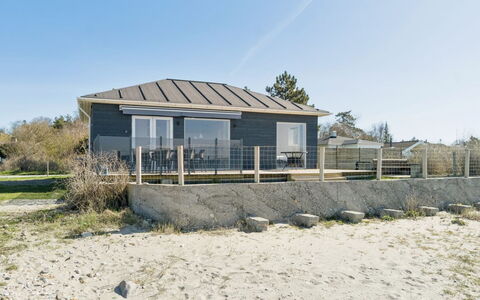 Eleni - 3M from the Sea: Hjem, Sommerhus, Dør, Skygge, Veranda, Kyst, Sidespor, Strand, Sand