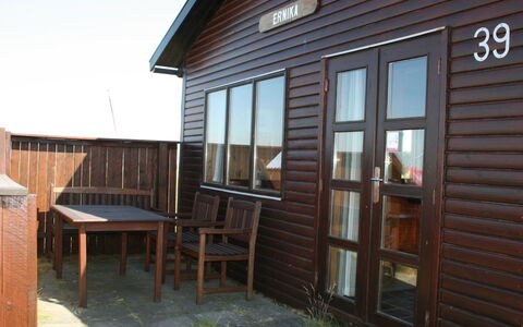 Rohan - 800M from the Sea: Hjem, Tag, Hus, Dør, Sommerhus, Skygge, Have, Bunddække, Veranda, Gård