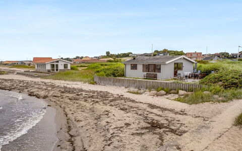 Signhild - 5M to the Fjord: Træ, Hus, Sommerhus, Hjem, Tag, Landdistrikt, Sidespor, Bjælkehytte, Garden Bygninger, Hårdttræ