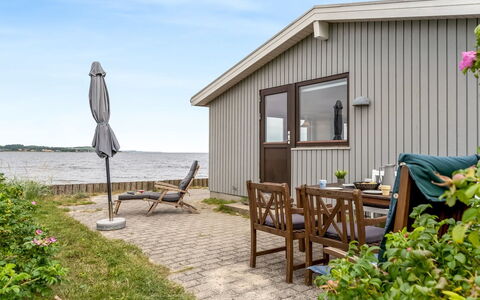 Signhild - 5M to the Fjord: Træ, Hus, Sommerhus, Hjem, Tag, Landdistrikt, Sidespor, Bjælkehytte, Garden Bygninger, Hårdttræ
