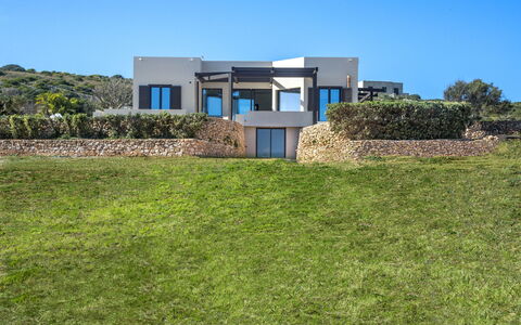 Villa Stornella: Himmel, Blå, Arkitektur, Land Lot, Shrubland, Mansion, Villa