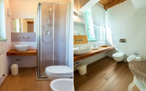 Villa Checco: Badeværelse, Gulvbelægning, Sanitærarmatur, Etage, Indretning, Træ, Badeværelsesvask, Håndvask, Tap, Vvs
