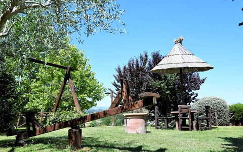 Terre di Giano Private Pool and View, Umbria: Have, Bagagerum, Lawn, Parkere, Landscaping, Gård, Backyard