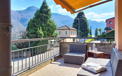 Apt. Marina: Have, Skygge, Lawn, Landscaping, Gård, Parkere