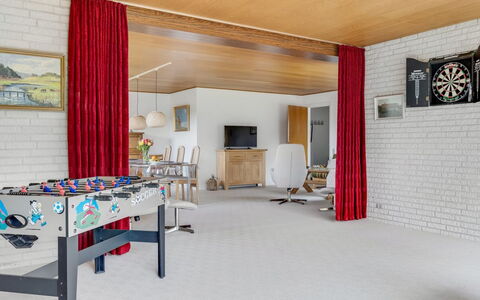 Wildemor - 30Km from the Sea: Møbel, Træ, Indretning, Gulvbelægning, Etage, Stol, Værelse, Loft, Stue, Lejlighed