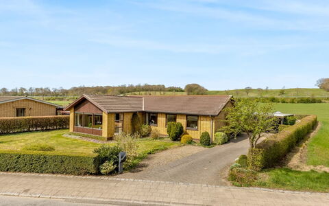 Wildemor - 30Km from the Sea: Møbel, Træ, Indretning, Gulvbelægning, Etage, Stol, Værelse, Loft, Stue, Lejlighed