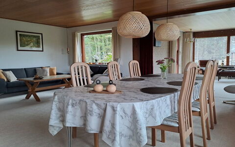 Wildemor - 30Km from the Sea: Møbel, Indretning, Træ, Gulvbelægning, Stol, Bord, Etage, Køkken & Spisebord, Spisestue, Loft