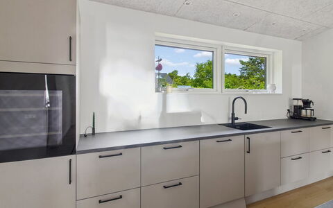 Biergh - 30Km from the Sea: Gulvbelægning, Køkken, Countertop, Indretning, Cabinetry, Etage, Sanitærarmatur, Køkken Apparat, Håndvask, Køkkenvask