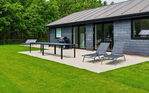 Biergh - 30Km from the Sea: Tag, Sidespor, Lawn, Skygge, Have, Landscaping, Gård, Garden Bygninger, Stuehus, Backyard
