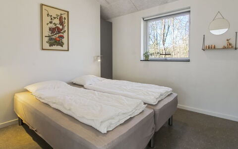 Biergh - 30Km from the Sea: Væg, Soveværelse, Seng, Loft, Sengetøj, Sengetøj, Bed Frame, Dagslys, Gips, Madras